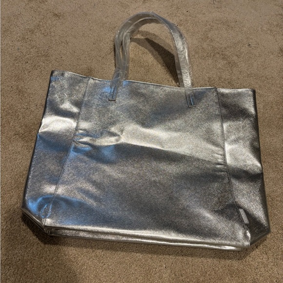 Clinique Silver Tote Bag - Picture 3 of 7